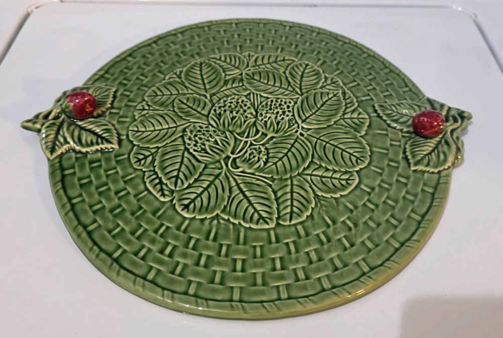 BORDALLO PINHEIRO GREEN CHEESE TRAY Cake Plate Platter 14.5" basket 12 1/2’